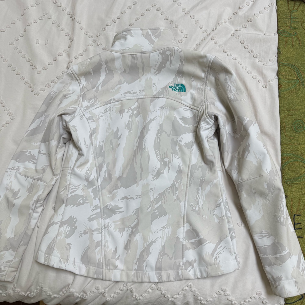 The North Face Women's Jacket - White and Gray Camo - Picture 2 of 7